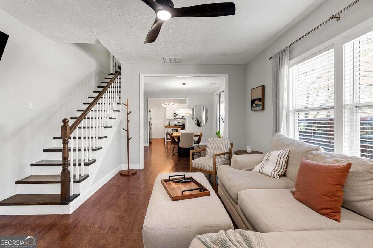 1387 Avon Ave Sw - Photo 4 of 35