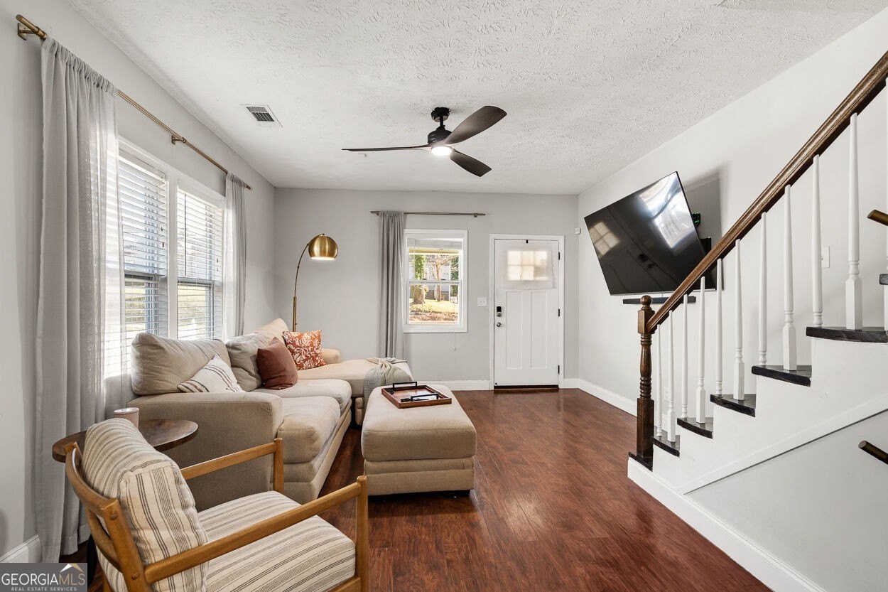 1387 Avon Ave Sw - Photo 5 of 35