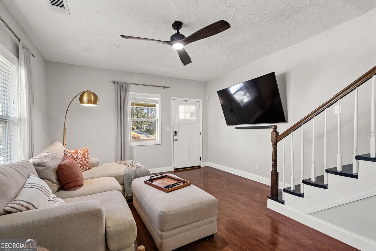 1387 Avon Ave Sw - Photo 6 of 35