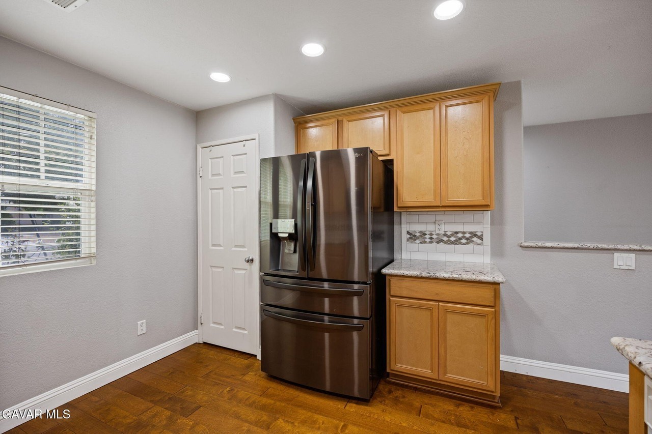 3051 E Newgrove St - Photo 7 of 19