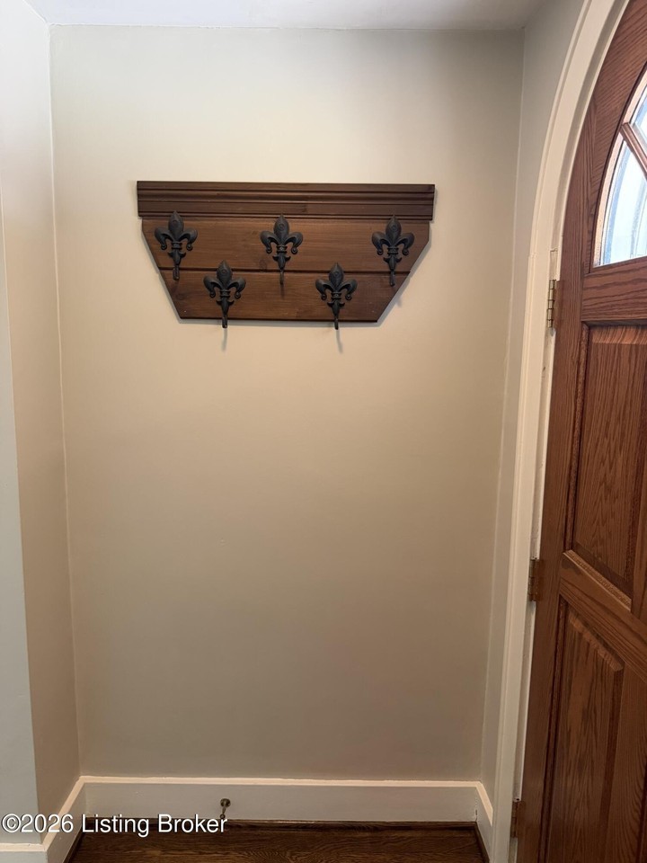 1208 Larue Ave - Photo 5 of 46