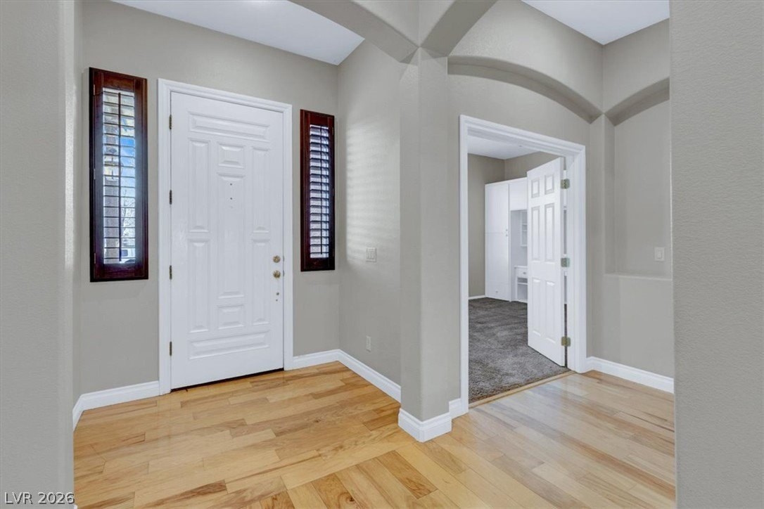 8186 Merlewood Ave - Photo 4 of 36