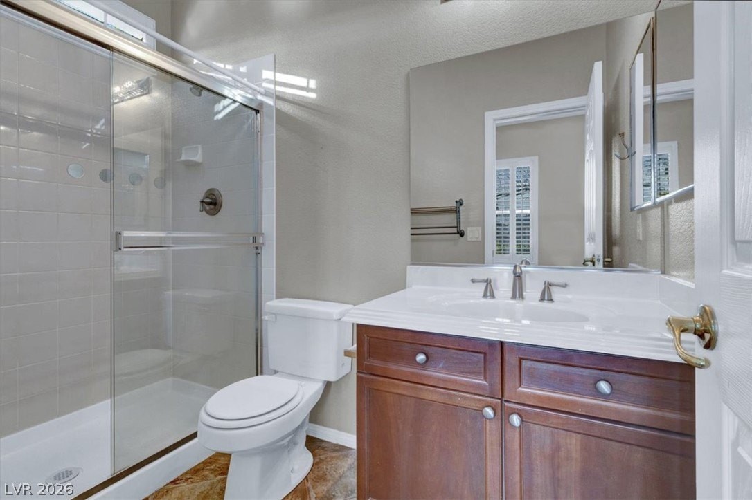 8186 Merlewood Ave - Photo 6 of 36