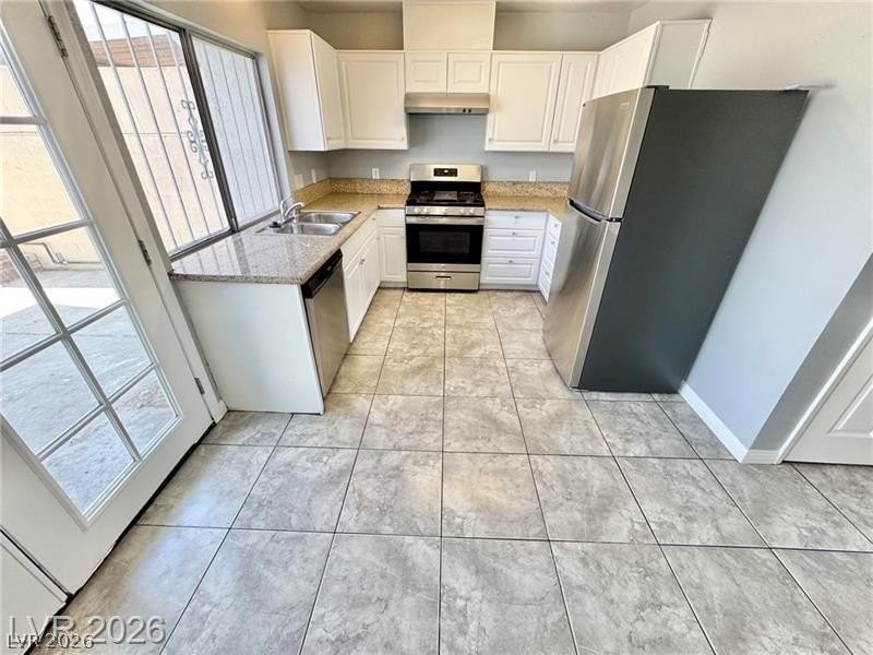 3911 Hartford Pl - Photo 6 of 32