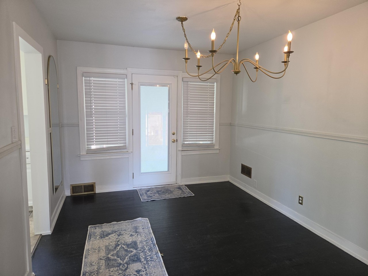301 Beacon Pl - Photo 4 of 32