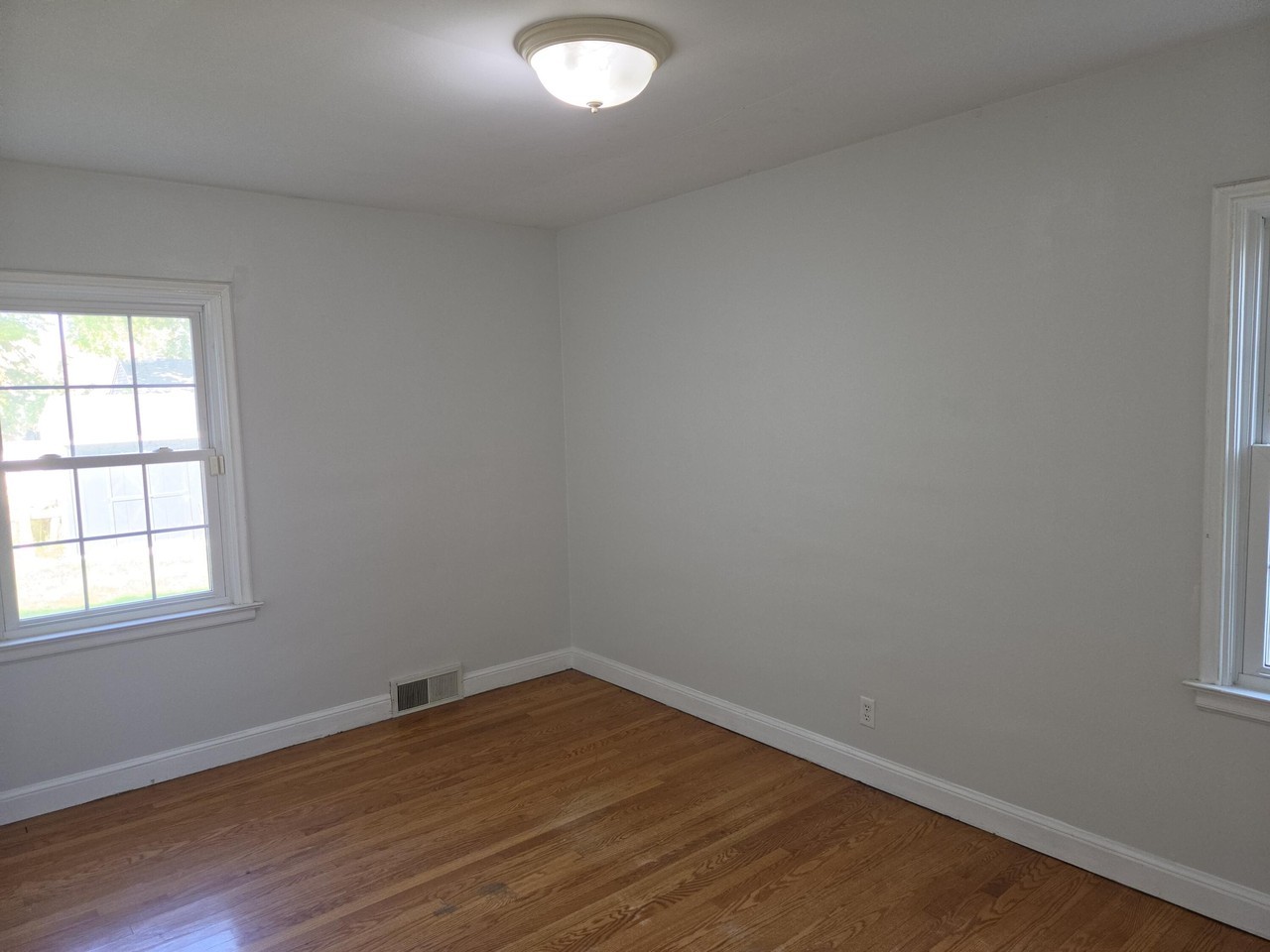 301 Beacon Pl - Photo 6 of 32