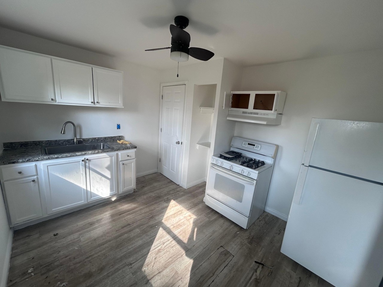890 Idaho St - Photo 4 of 14