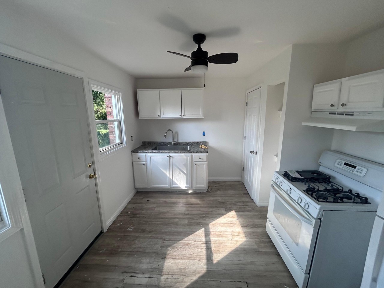 890 Idaho St - Photo 6 of 14