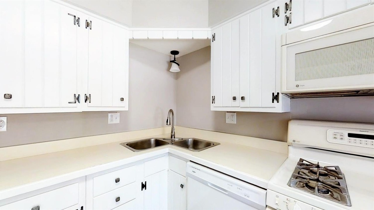 927 High Meadow Dr - Photo 3 of 16