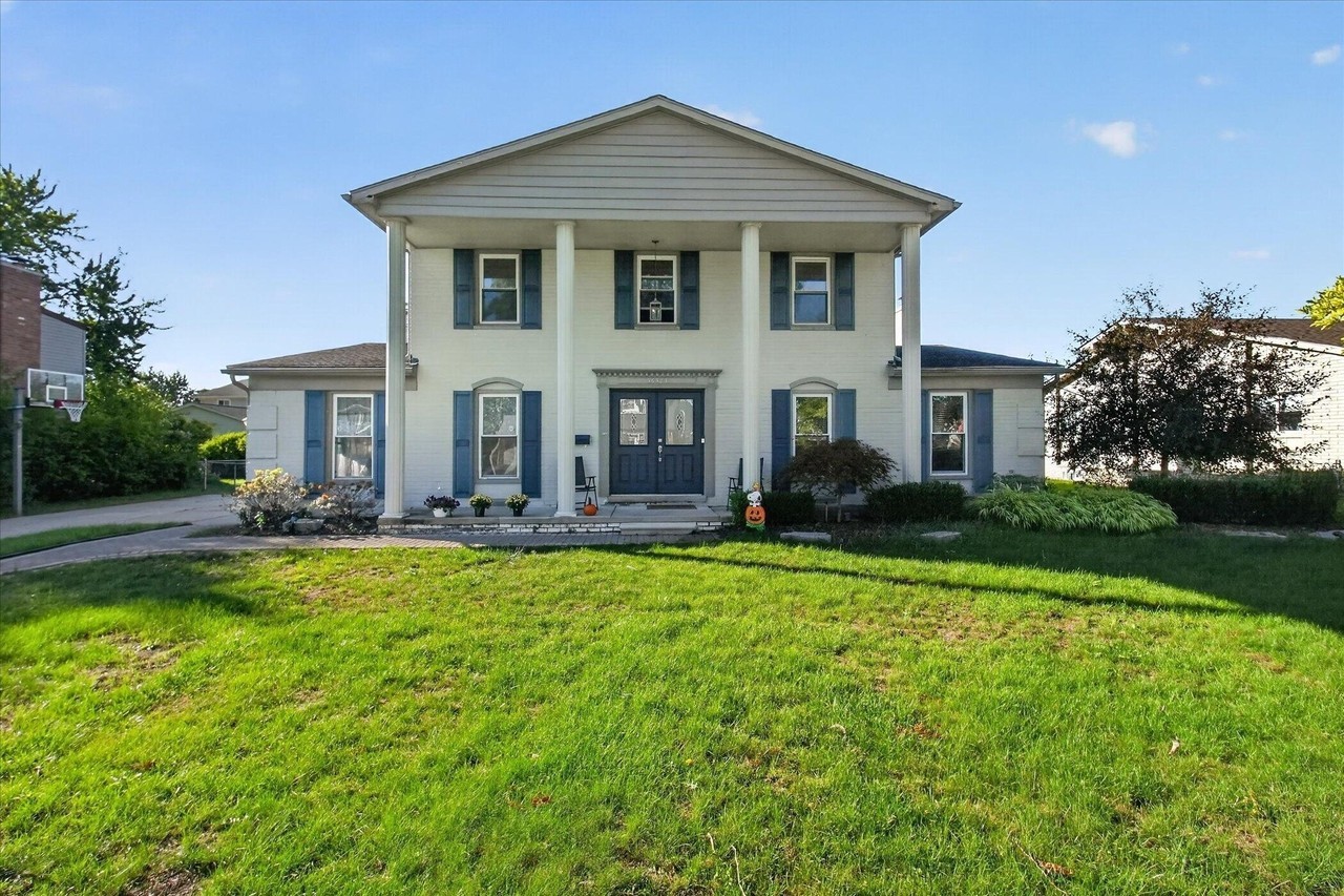 36523 Whitcomb St - Photo 3 of 50