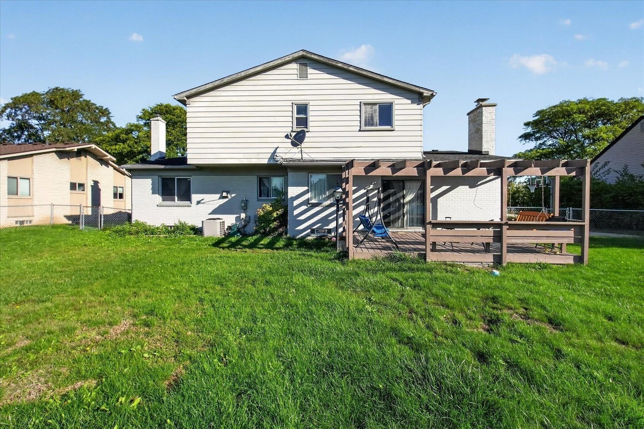 36523 Whitcomb St - Photo 5 of 50