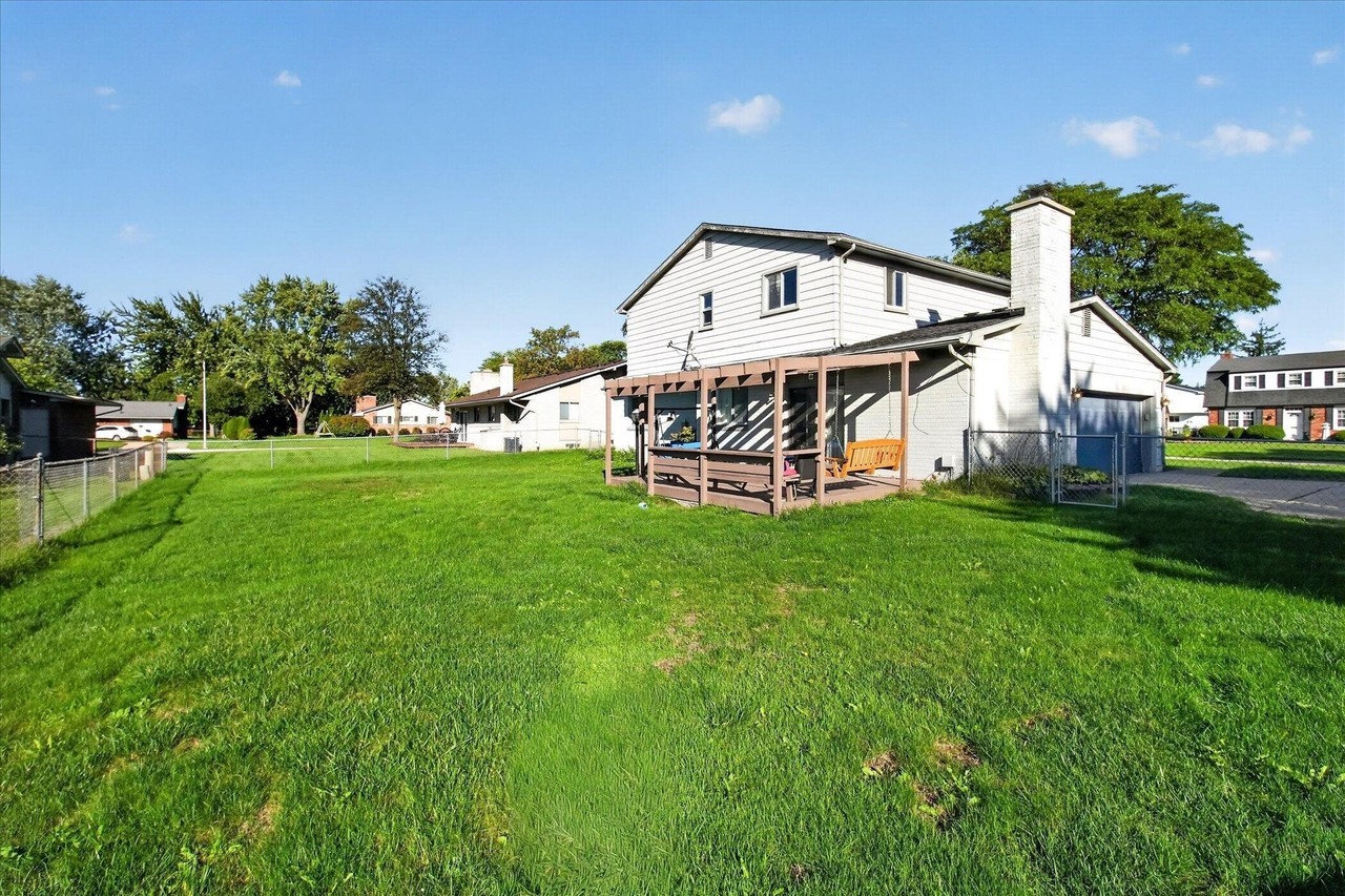 36523 Whitcomb St - Photo 6 of 50