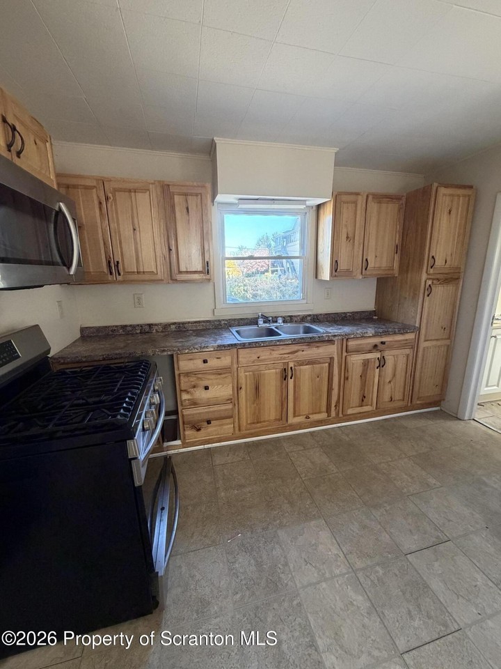 1322 Kirst Ct - Photo 2 of 7