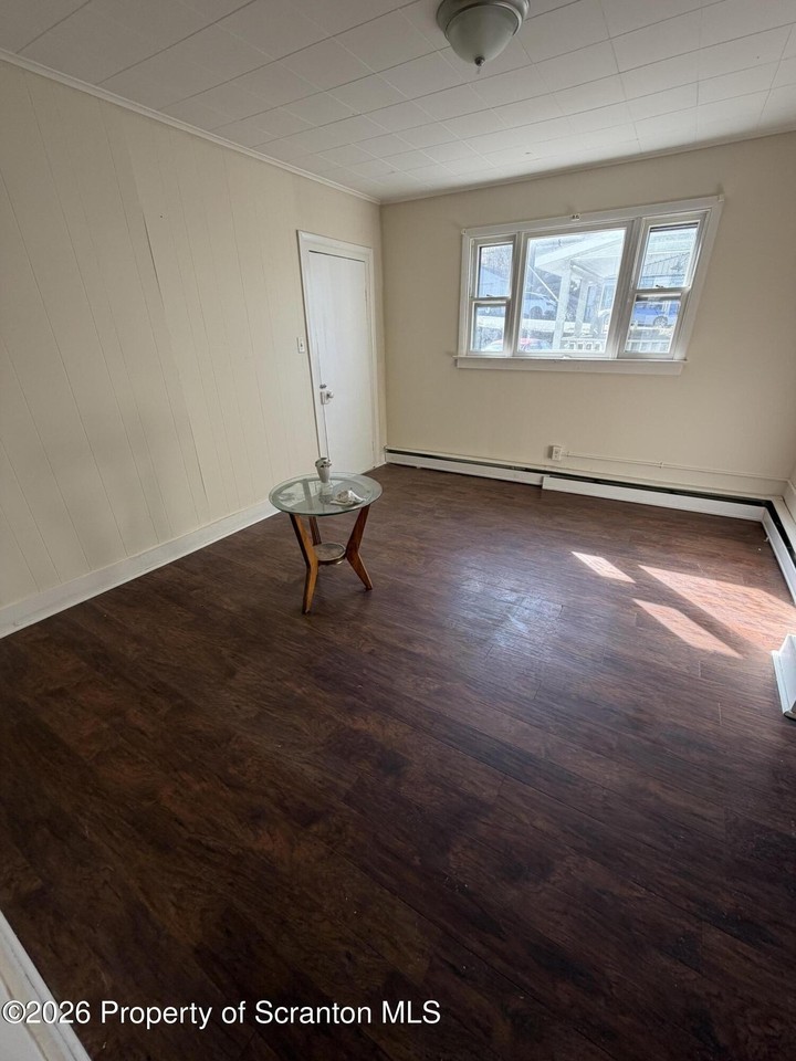 1322 Kirst Ct - Photo 3 of 7