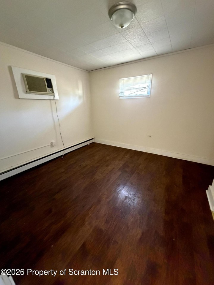 1322 Kirst Ct - Photo 4 of 7