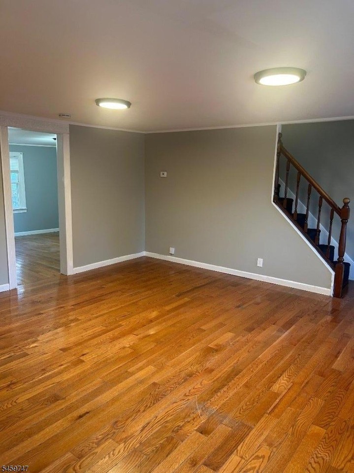 110 W Chrystal St - Photo 6 of 12