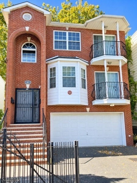81 Brookdale Ave