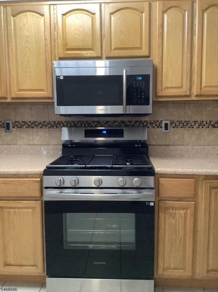 81 Brookdale Ave - Photo 5 of 15