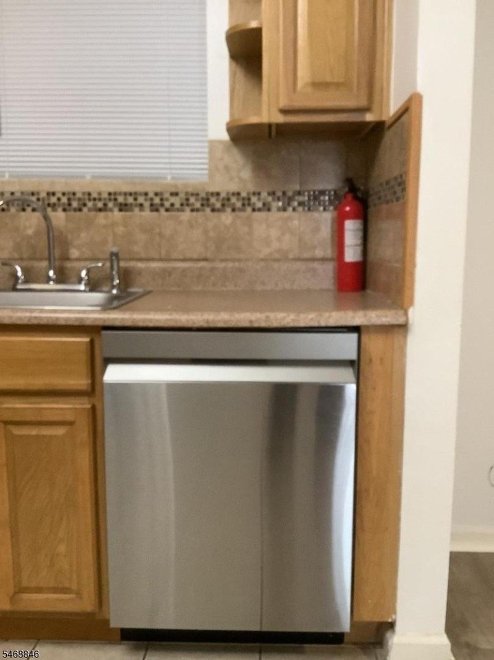 81 Brookdale Ave - Photo 7 of 15