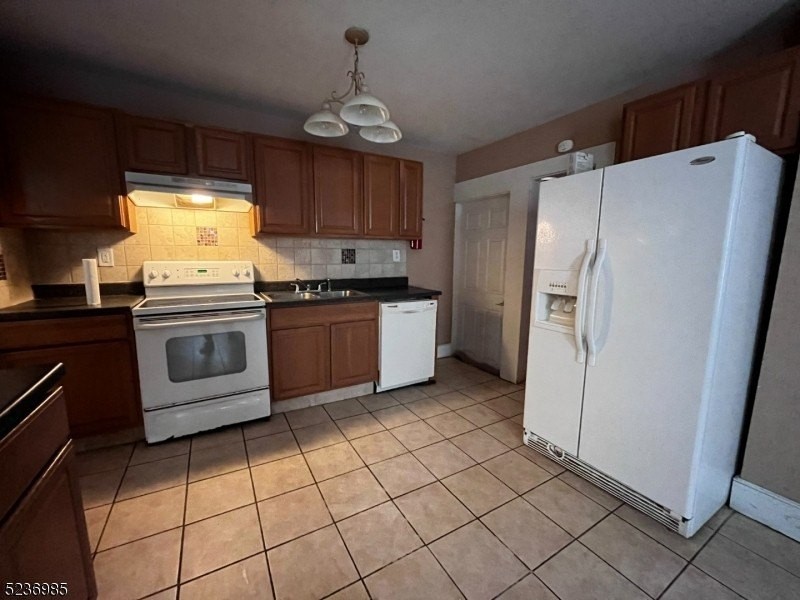 68 Clove Ave - Photo 3 of 12