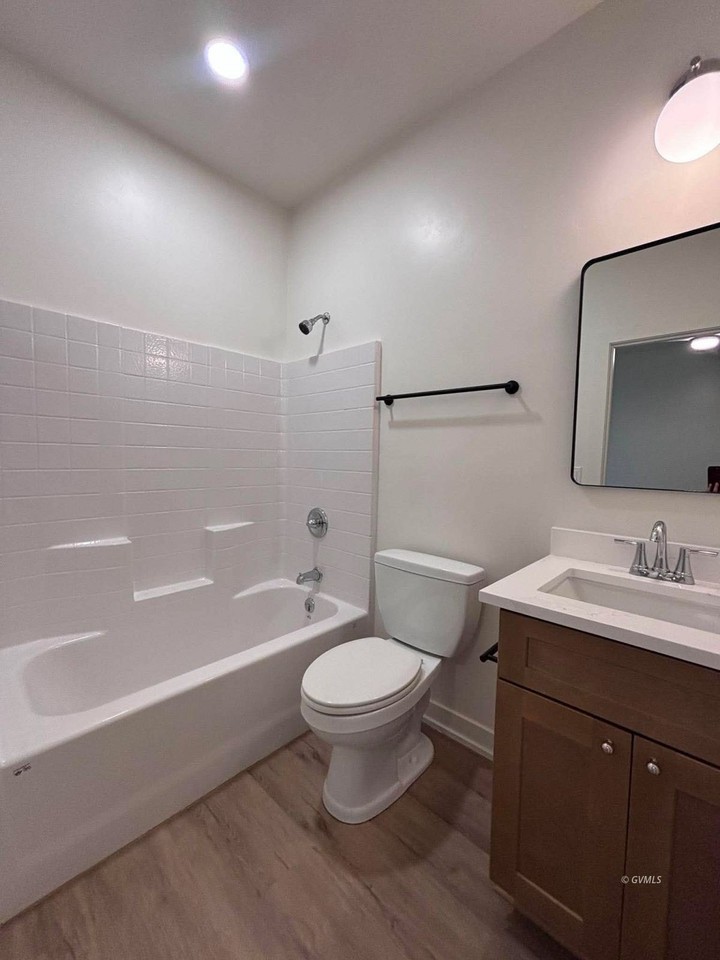 2707 S 20th Ave #2 - Photo 6 of 8