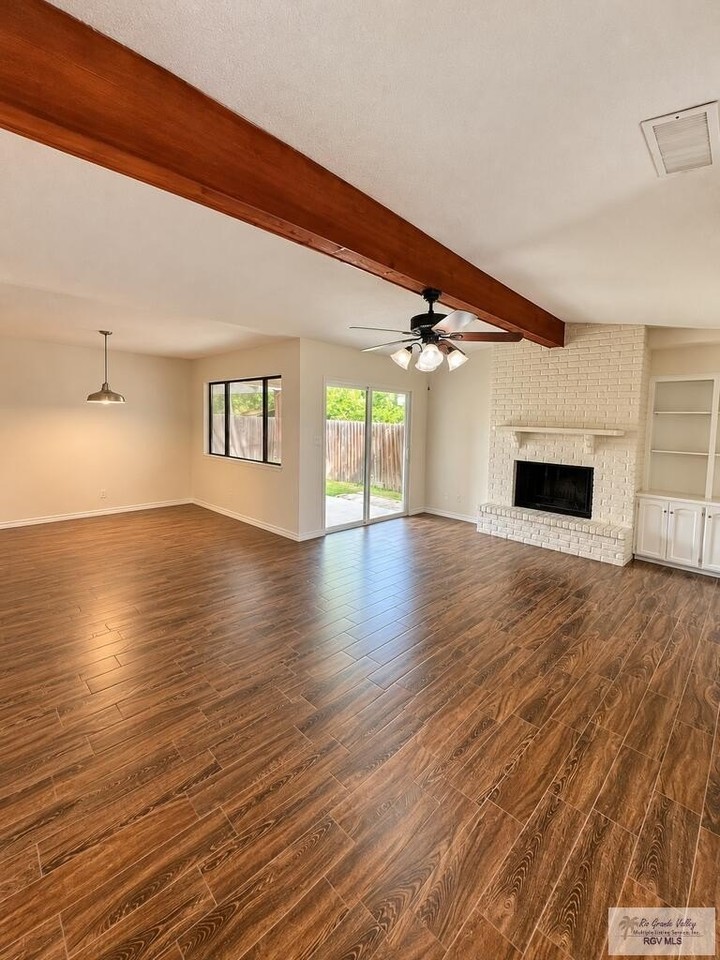 942 Blue Bonnet Dr - Photo 2 of 10