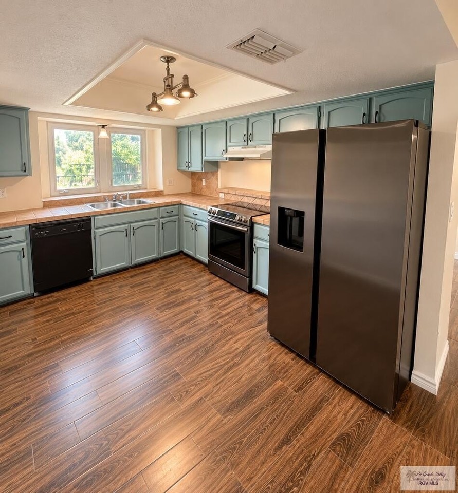 942 Blue Bonnet Dr - Photo 4 of 10