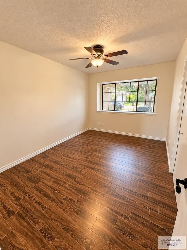 942 Blue Bonnet Dr - Photo 5 of 10