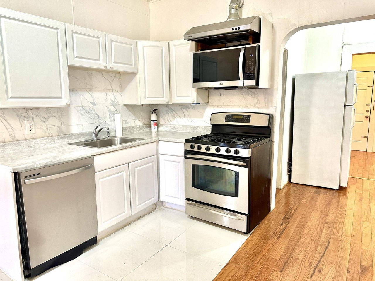 418 Central Ave #1R