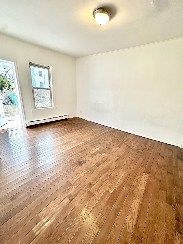 418 Central Ave #1R - Photo 5 of 10