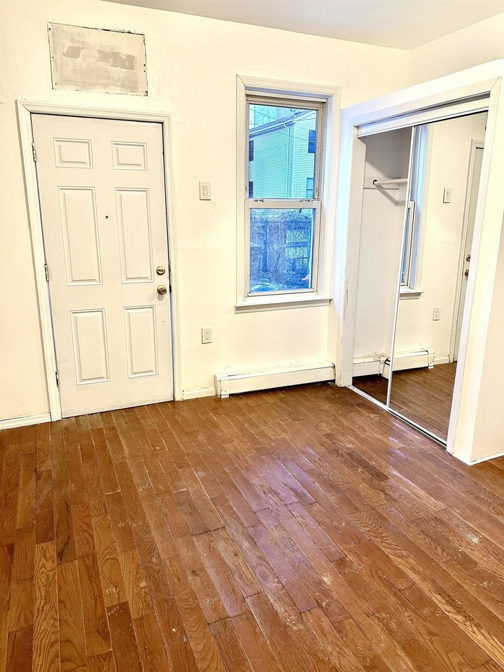 418 Central Ave #1R - Photo 6 of 10