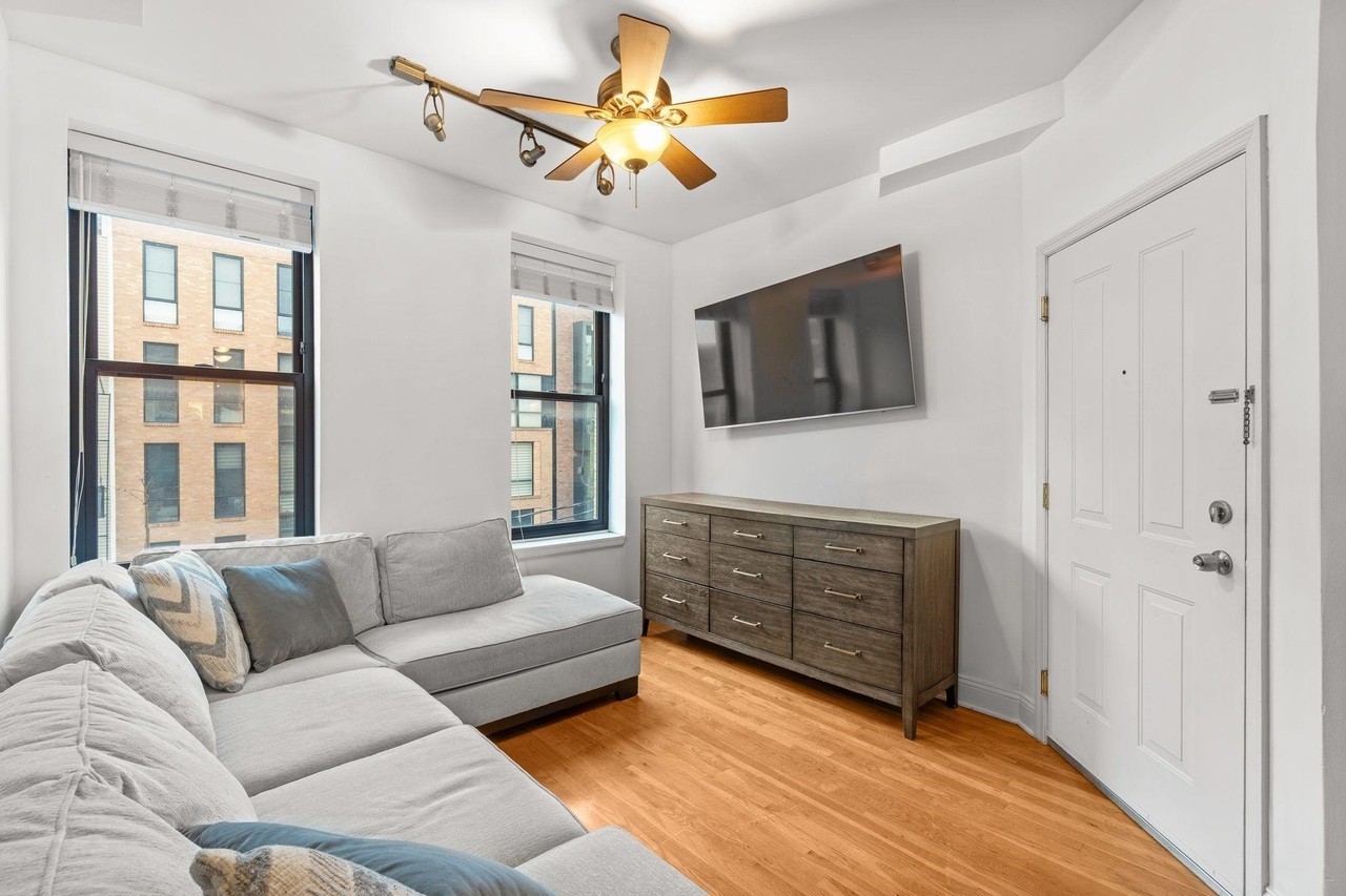 416 Monroe St #3R - Photo 3 of 18