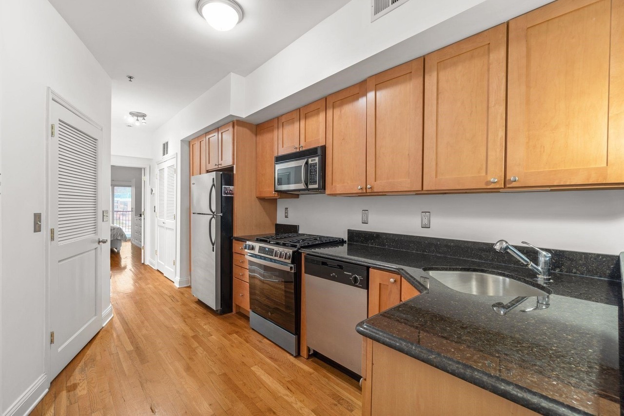 416 Monroe St #3R - Photo 6 of 18