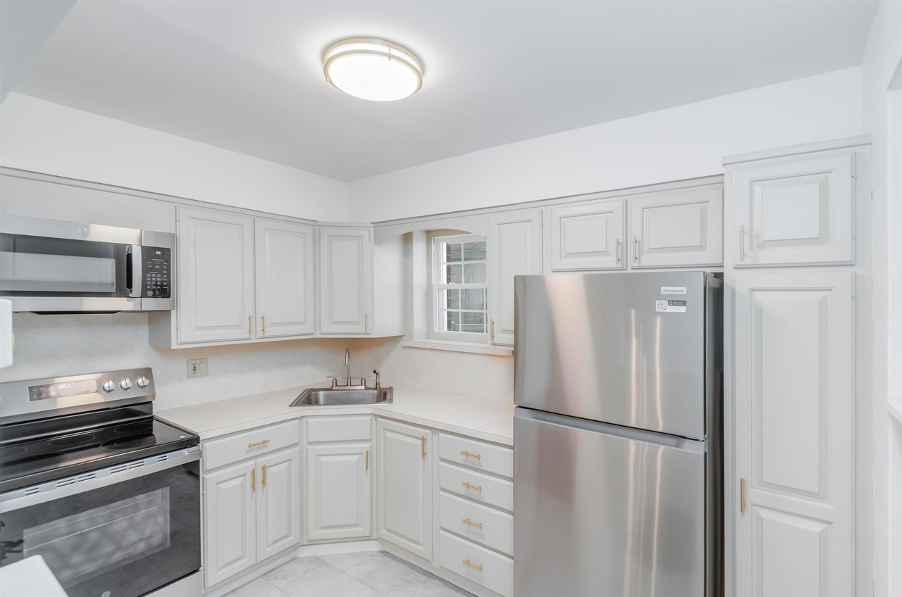 55 W 1st St #A7 - Photo 4 of 15