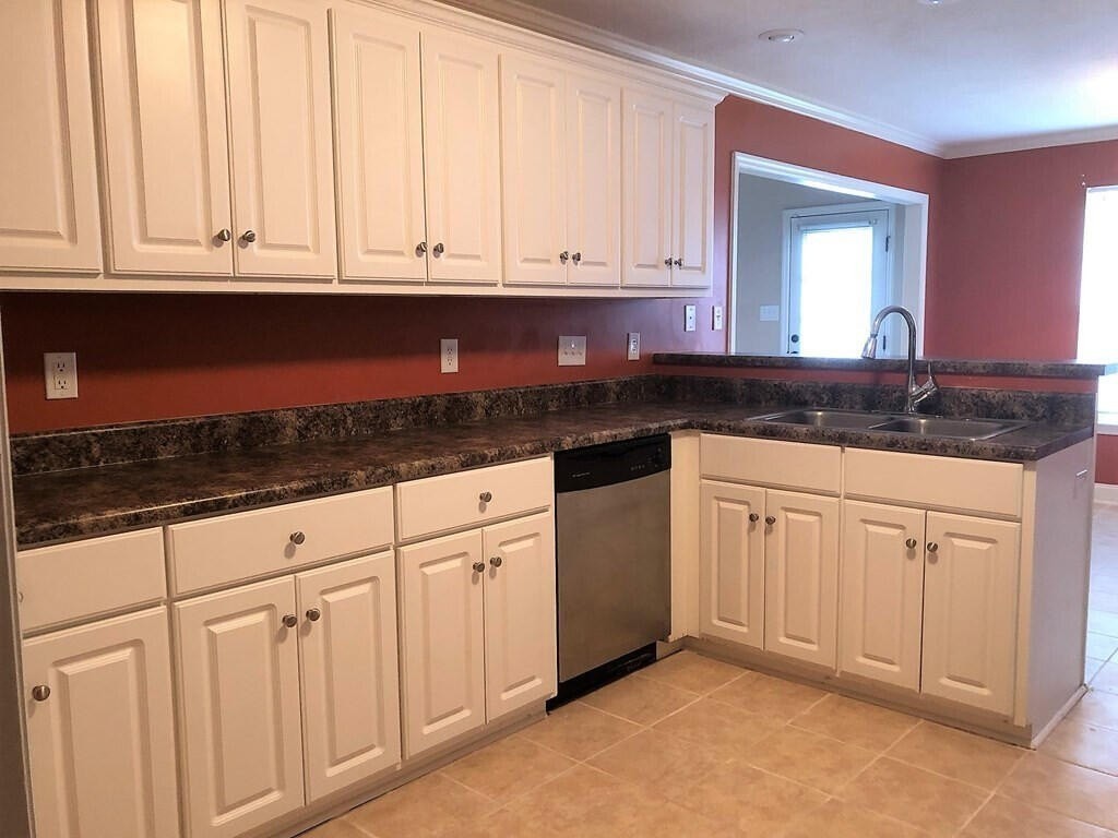 3012 Brockham Ct - Photo 6 of 18