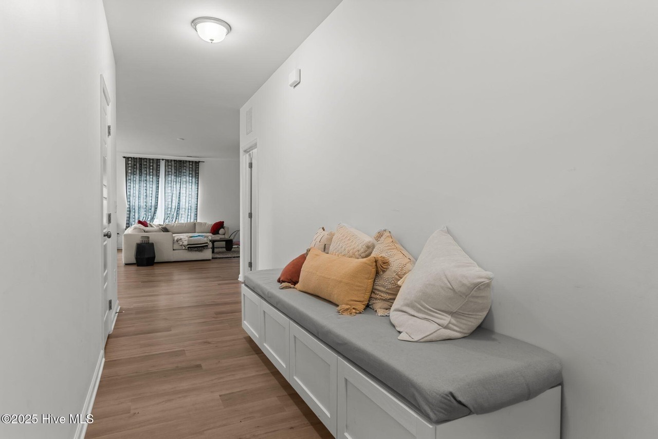 101 Enfield Dr - Photo 3 of 19