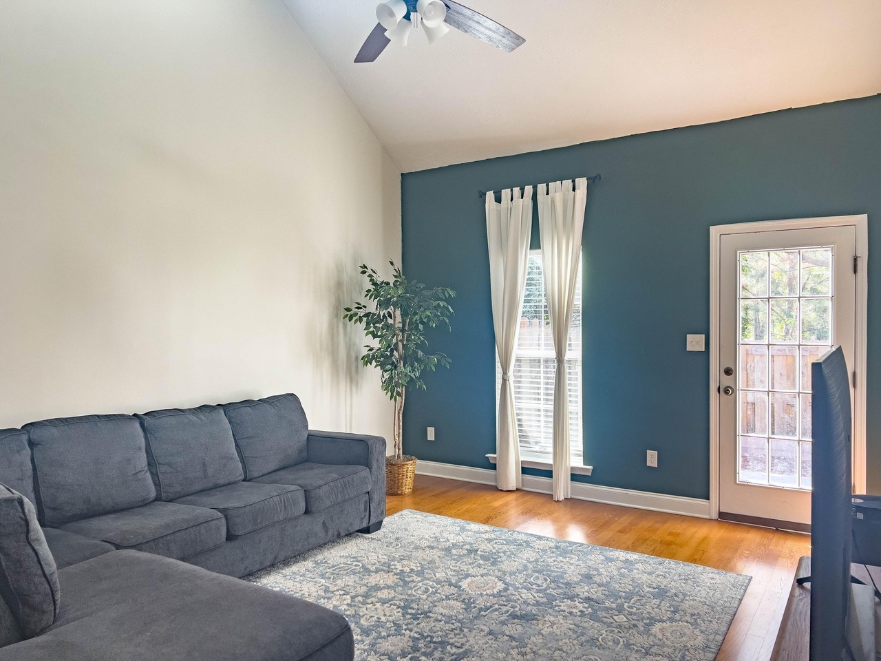 843 Landing Dr - Photo 4 of 29