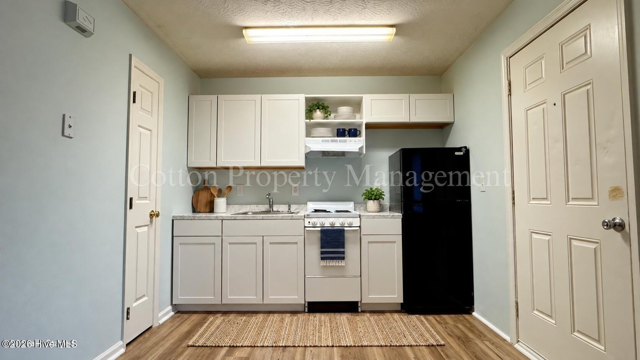 4516 Greentree Rd #8 - Photo 4 of 19