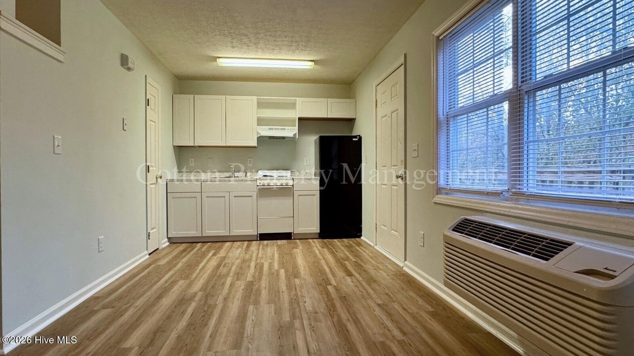 4516 Greentree Rd #8 - Photo 5 of 19