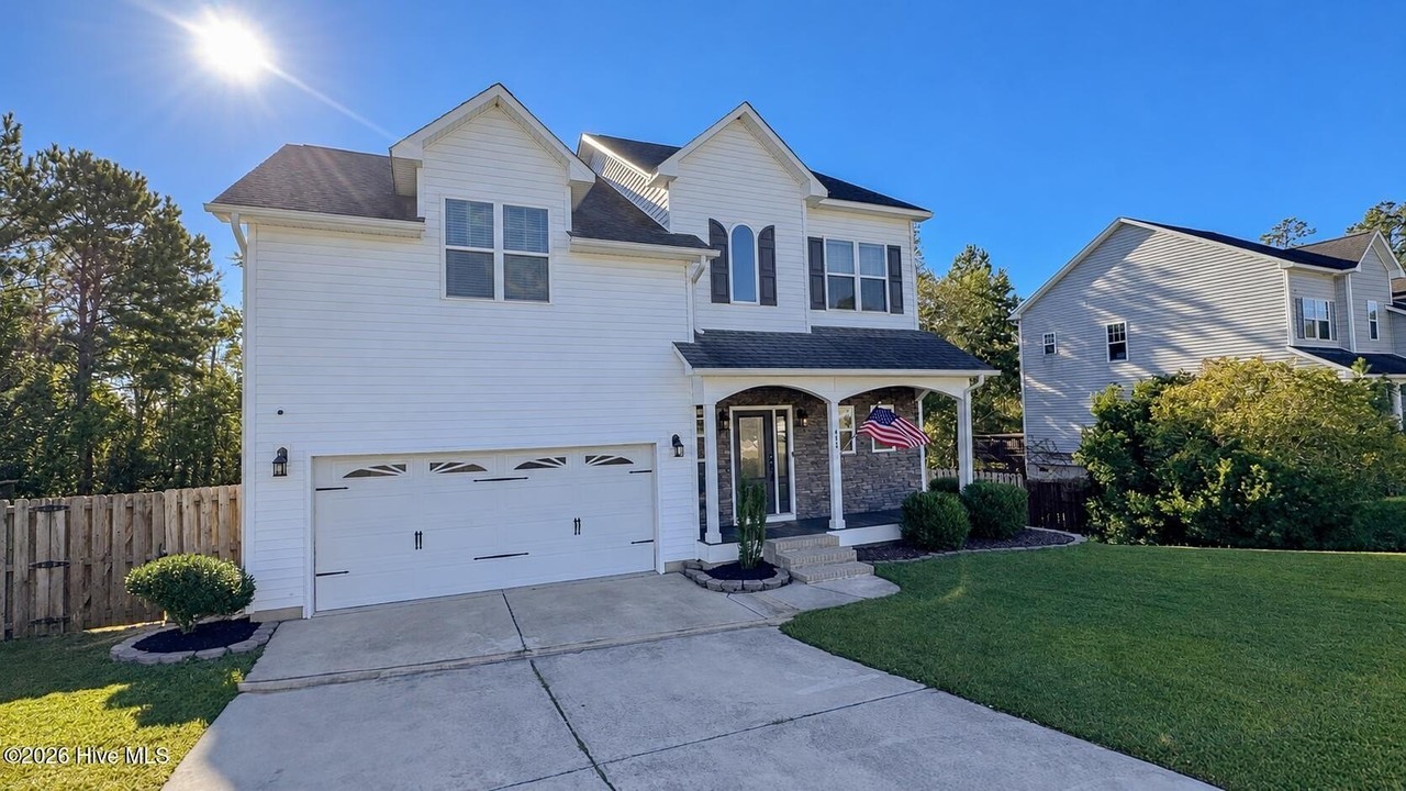 405 Jasmine Ln - Photo 2 of 23