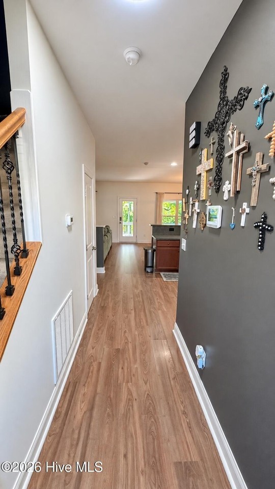 405 Jasmine Ln - Photo 3 of 23