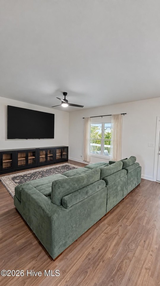405 Jasmine Ln - Photo 6 of 23