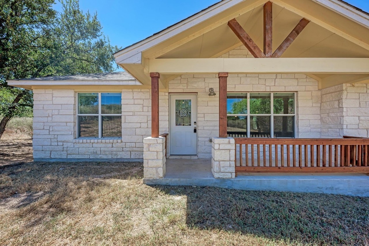 117 N Pass - Photo 2 of 35