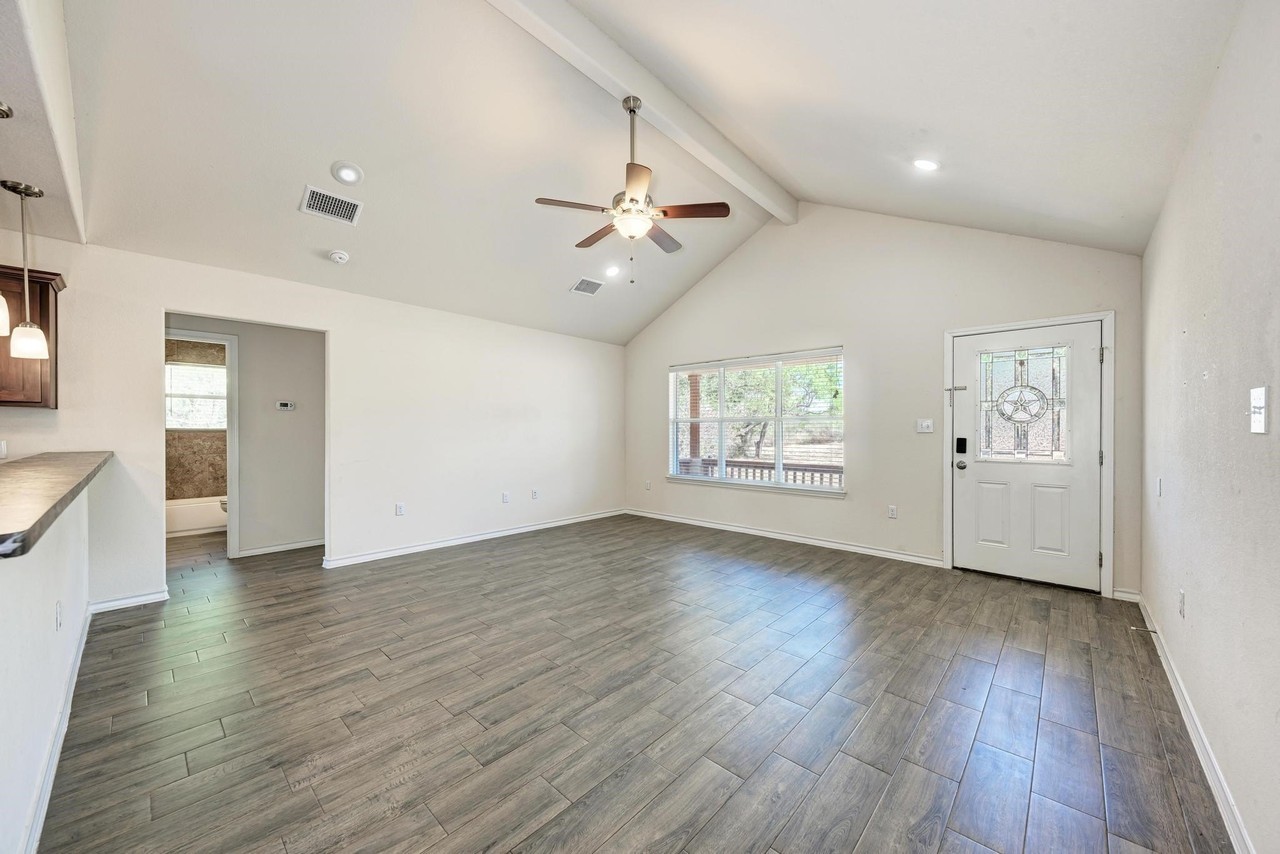 117 N Pass - Photo 5 of 35