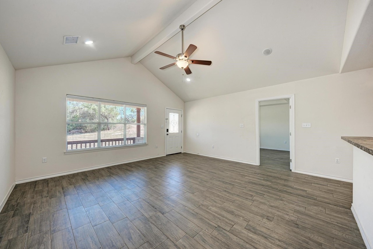 117 N Pass - Photo 6 of 35