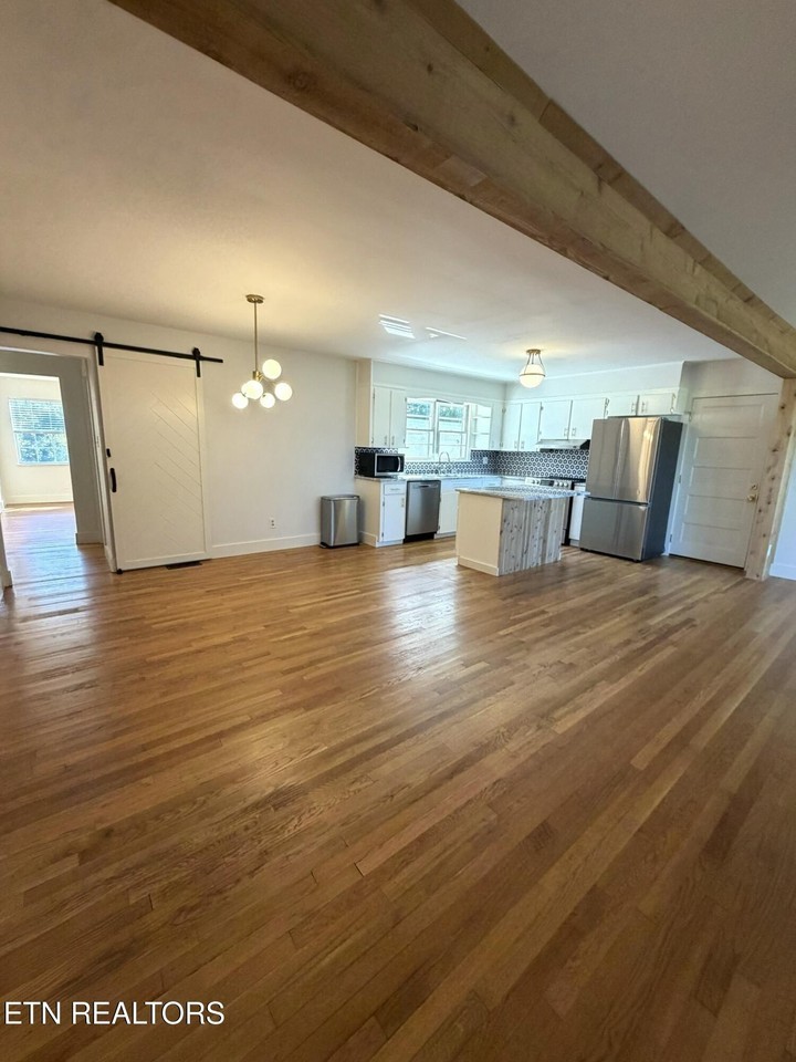 1010 Susanne Ave - Photo 2 of 18