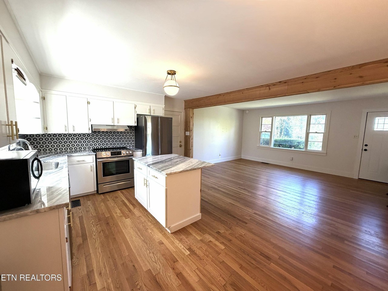 1010 Susanne Ave - Photo 4 of 18