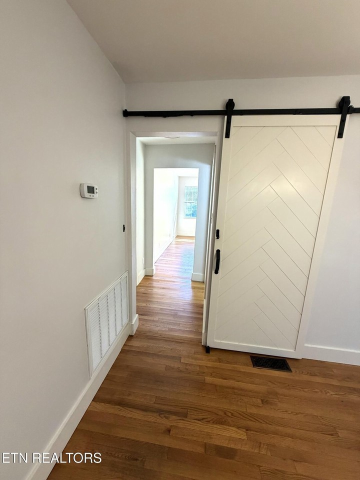 1010 Susanne Ave - Photo 6 of 18