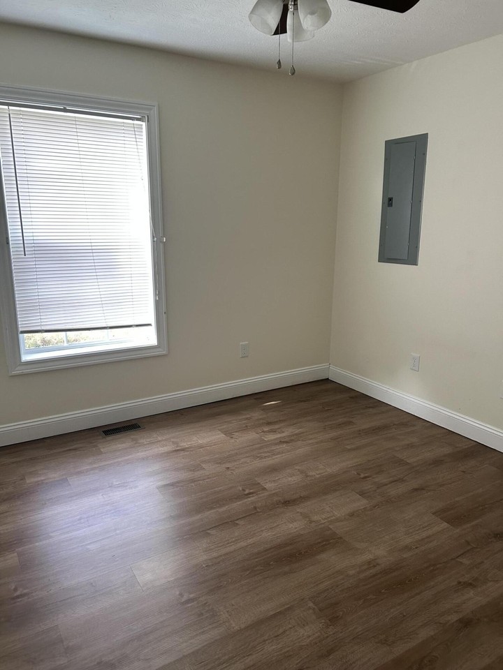 218 Magnolia Dr - Photo 2 of 9