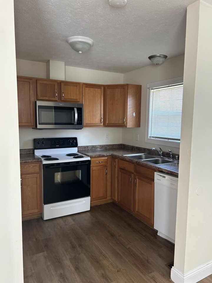 218 Magnolia Dr - Photo 3 of 9